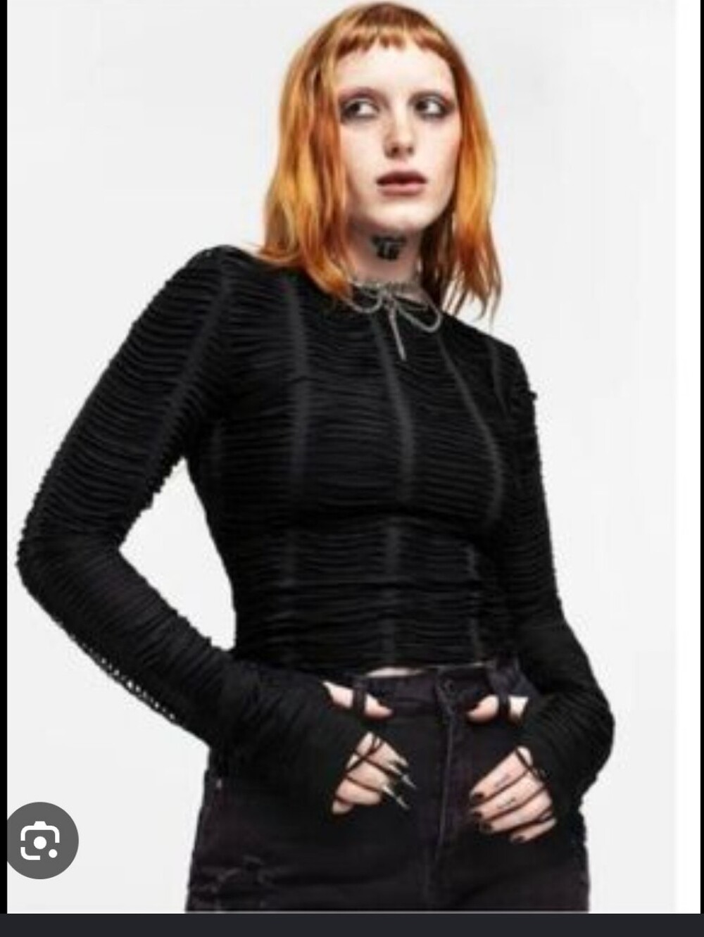 Disturia Distressed Top